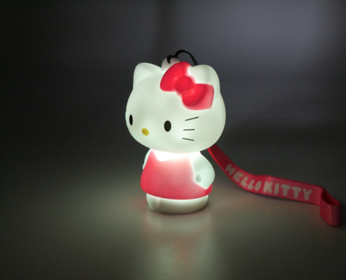 811168 HELLO KITTY PINK LIGHT-UP SIDE ON HD Figurine lumineuse Hello Kitty Robe rose avec dragonne 9