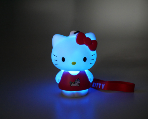 811320 HELLO KITTY UNICORN LIGHT-UP FACE BLUE HD Figurine lumineuse Hello Kitty Licorne avec dragonne 19