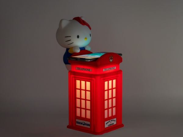 Hello Kitty Wireless Charger London Phone Booth 10