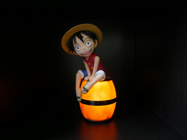 LUFFY SUR SON TONNEAU LUMINEUX ONE PIECE 79