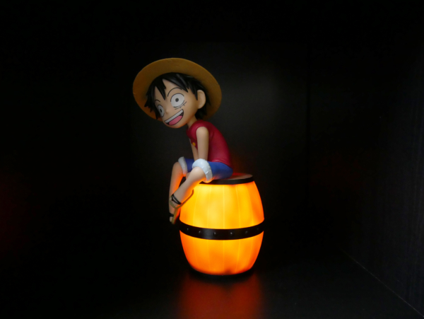 LUFFY SUR SON TONNEAU LUMINEUX ONE PIECE 77